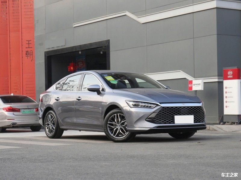 2023款比亚迪秦PLUS现车到店灰色涂装很大气动力输出流畅(图2)