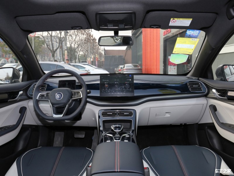 2023款比亚迪秦PLUS现车到店灰色涂装很大气动力输出流畅(图4)