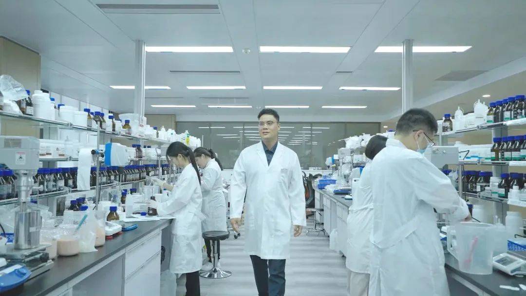 对话科丝美诗：“品牌大厂”的转型(图3)