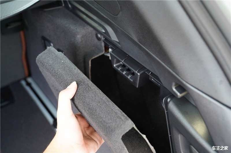 输出510马力！破百仅38秒！22款宝马X3M雷霆版！(图2)