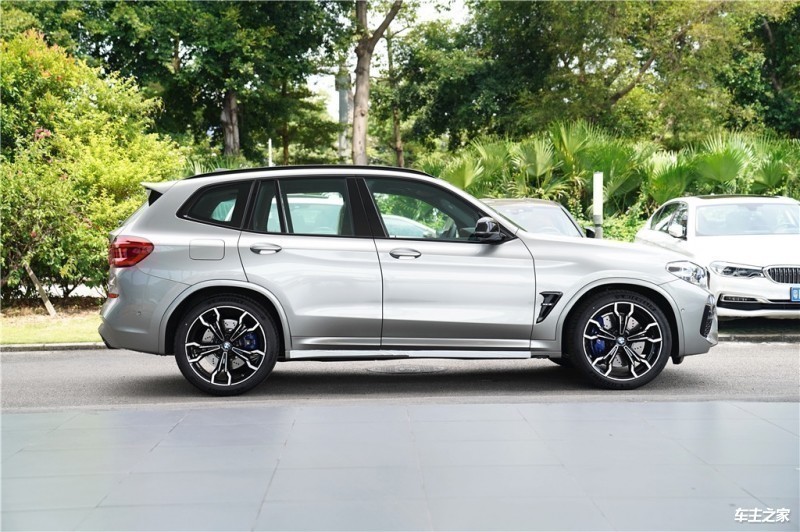 输出510马力！破百仅38秒！22款宝马X3M雷霆版！(图3)