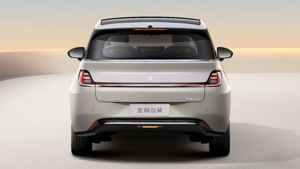 宝骏品牌全面焕新试驾宝骏云朵：“舒适大五座纯电家用车”好看又好开(图2)