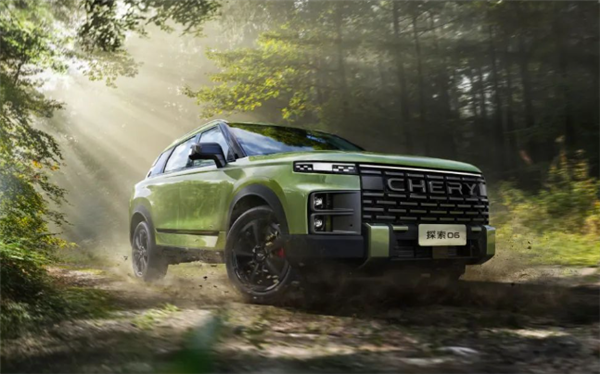 自主品牌太狠了！奇瑞探索06轻越野SUV上市：四驱不到13万(图3)