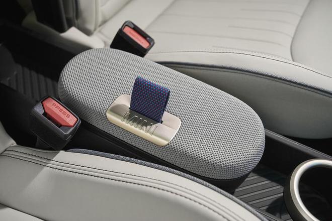 MINI品牌开启电动化进程：电动MINI Cooper主打极简设计与数字化体验(图9)