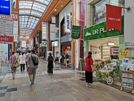 植物医生单品牌店亮相印尼雅加达向世界展示中国美妆品牌名片(图2) 植物医生单品牌店亮相印尼雅加达向世界展示中国美妆品牌名片(图2)