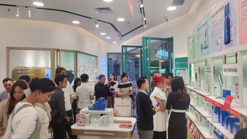 植物医生单品牌店亮相印尼雅加达向世界展示中国美妆品牌名片(图4) 植物医生单品牌店亮相印尼雅加达向世界展示中国美妆品牌名片(图4)