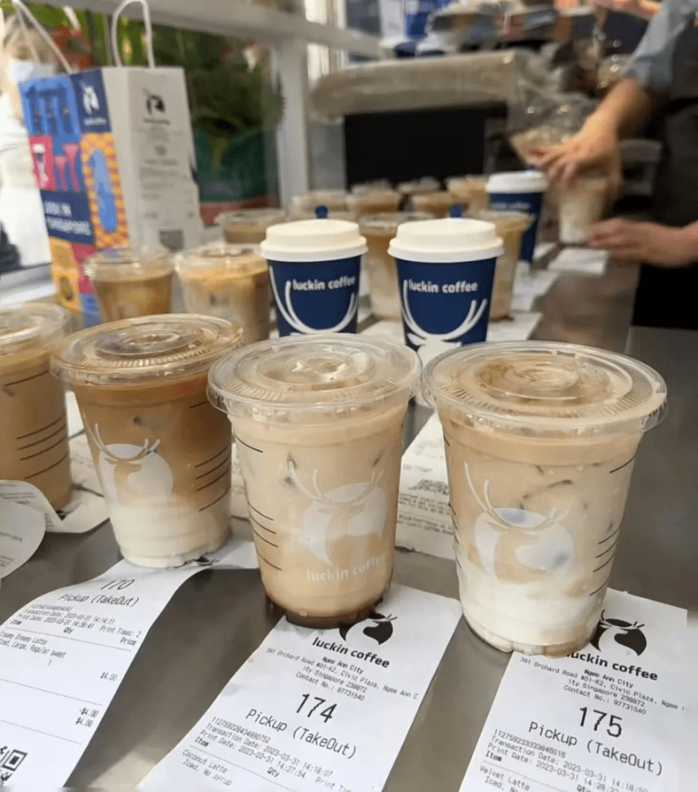 瑞幸们再这么玩下去外国人也离酱香拿铁不远了。(图9) 瑞幸们再这么玩下去外国人也离酱香拿铁不远了。(图9)