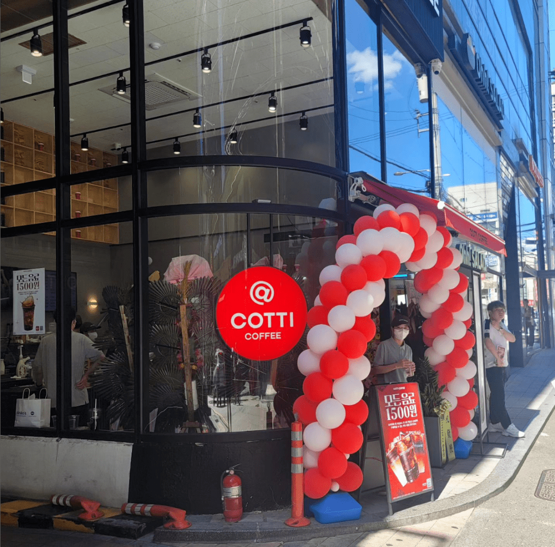 瑞幸们再这么玩下去外国人也离酱香拿铁不远了。(图10) 瑞幸们再这么玩下去外国人也离酱香拿铁不远了。(图10)