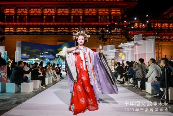 “白科技”引领:2023华帝品牌发布会解锁怎样的“未来厨房”样式?(图2) “白科技”引领:2023华帝品牌发布会解锁怎样的“未来厨房”样式?(图2)