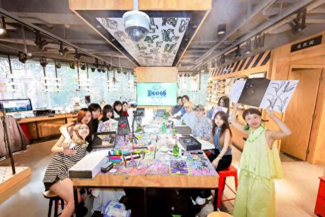 国潮年轻力的养成系快乐在百年商业街上摇出国潮时尚的Freestyle精髓(图4)