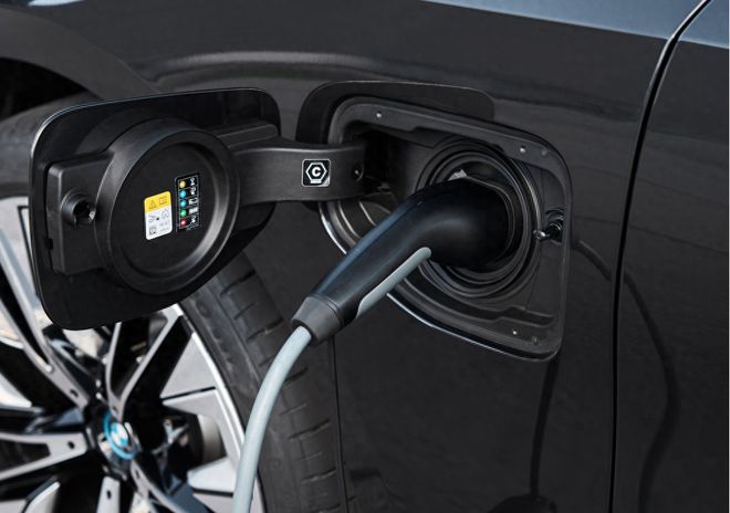 除了品牌还有什么可卖？或11月上市第八代宝马5系消息(图6)