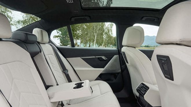 除了品牌还有什么可卖？或11月上市第八代宝马5系消息(图5)