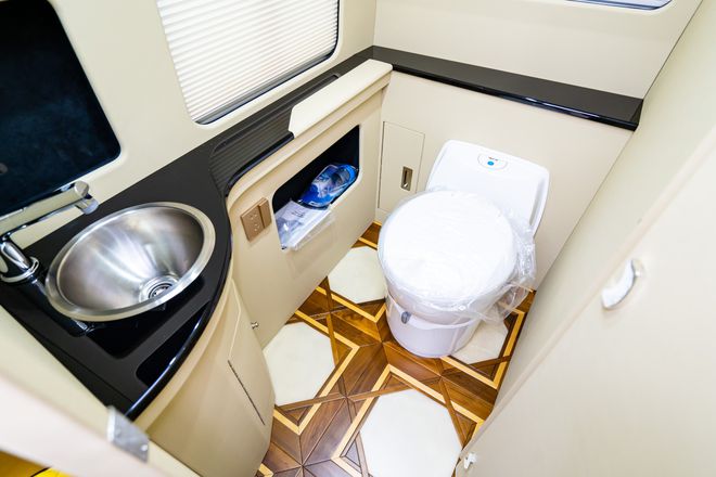 23款丰田考斯特商务旅居定制全国最低报价(图4)