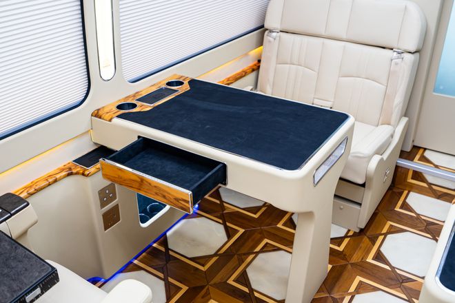 23款丰田考斯特商务旅居定制全国最低报价(图2)