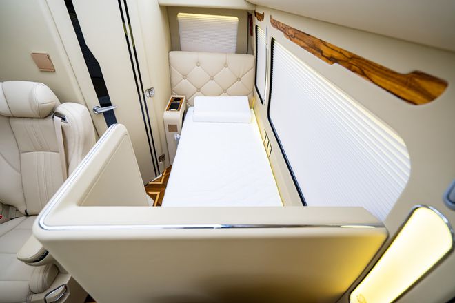 23款丰田考斯特商务旅居定制全国最低报价(图3)