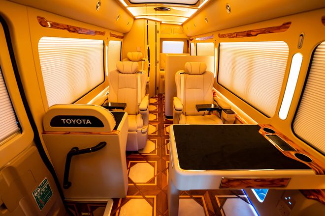 23款丰田考斯特商务旅居定制全国最低报价(图6)