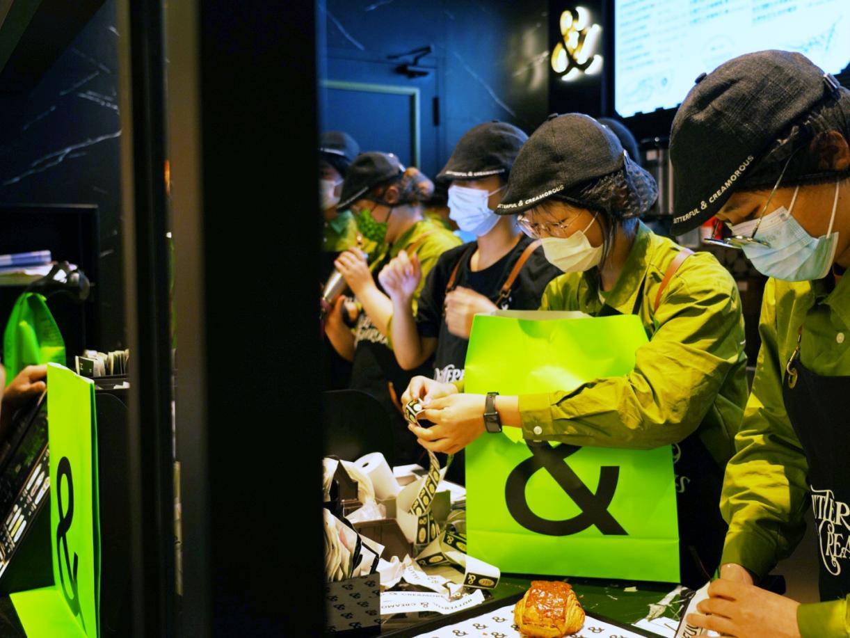 BC黄油与面包携手Max Mara联名奢侈品与烘焙上演一场跨时空对话(图3)