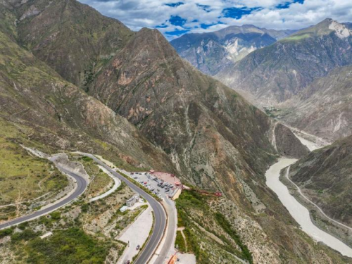 吉利银河L6征战2023混合动力汽车极限挑战赛获双冠同级“优等生”不负众望(图3)