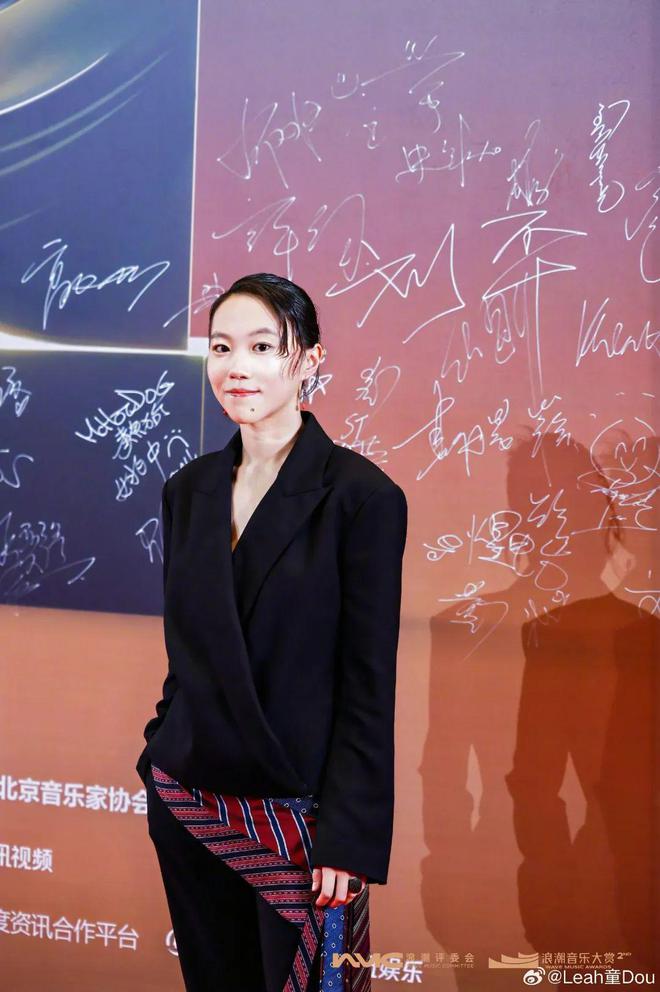 小生被品牌方拉黑？檀健次挑战自我？荣梓杉走后门成功？窦靖童打酱油？姨太问答(图3)
