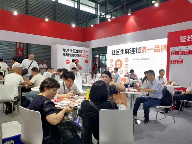 特许加盟展现场直击社区生鲜连锁第一品牌钱大妈惊艳亮相(图3)