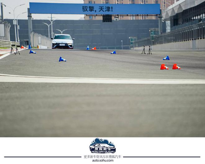 油电双驱的驾驶盛宴 现代N品牌驾驶培训学院赛道体验(图12)
