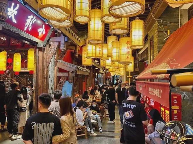 麻辣牛油火锅头部品牌小龙坎再获行业权威认证(图3)
